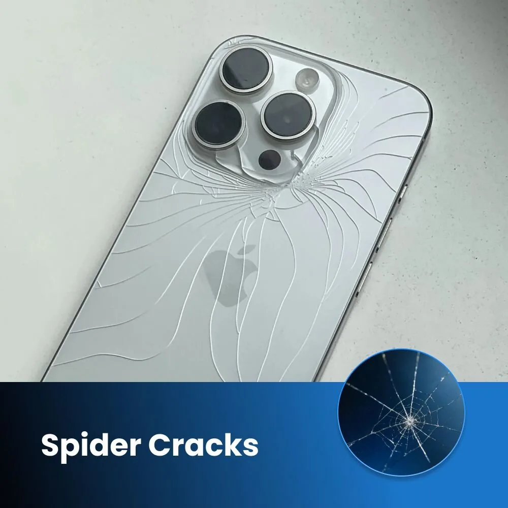 Handy liegt mit dem Display nach unten, ein Spinnenriss zieht sich über die gläserne Rückseite